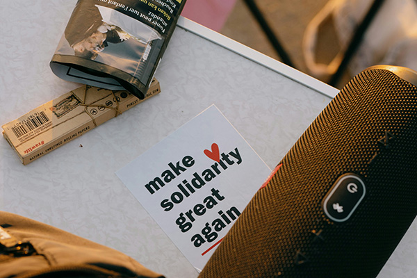 Make solidary great again - Photo by Sinitta Leunen on Unsplash